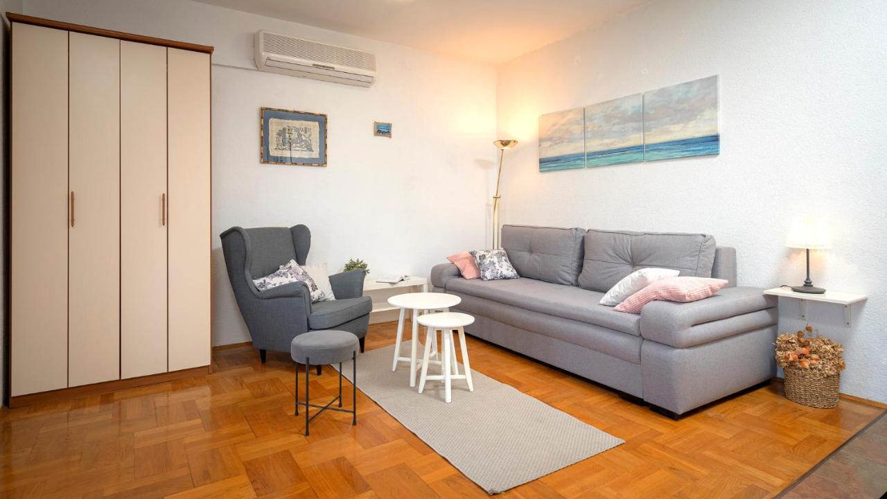 Apartment Nela Kalina Jelsa  Bagian luar foto