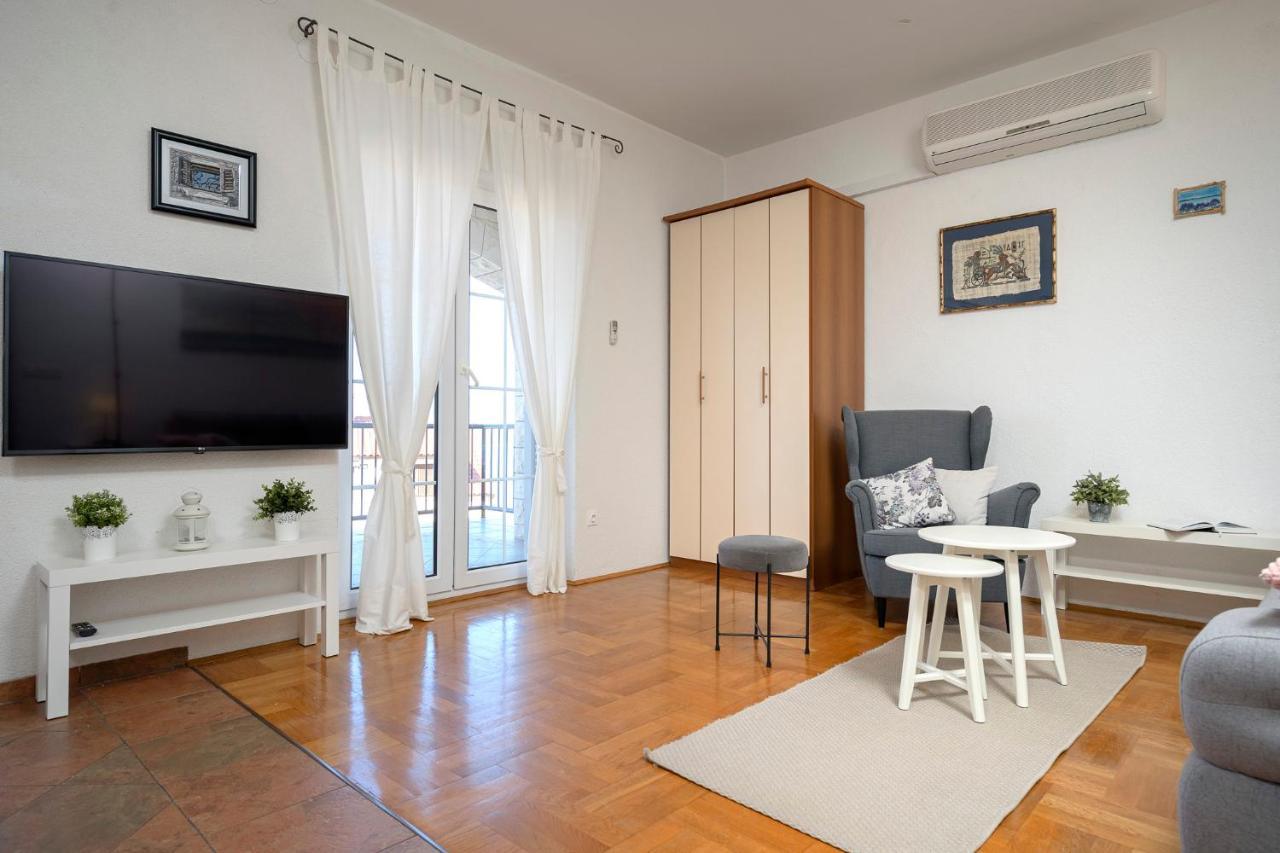 Apartment Nela Kalina Jelsa  Bagian luar foto