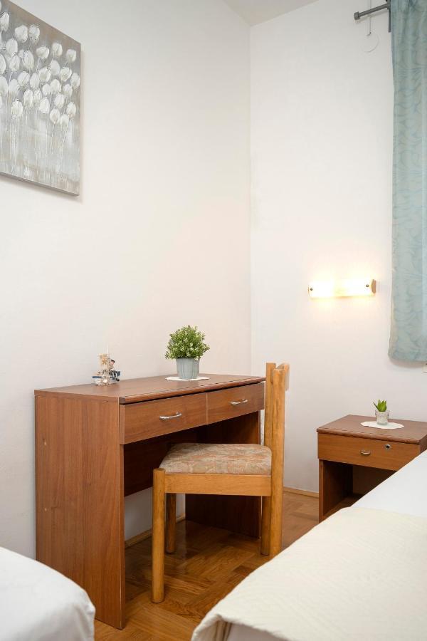 Apartment Nela Kalina Jelsa  Bagian luar foto