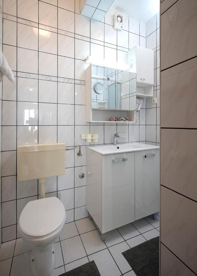 Apartment Nela Kalina Jelsa  Bagian luar foto