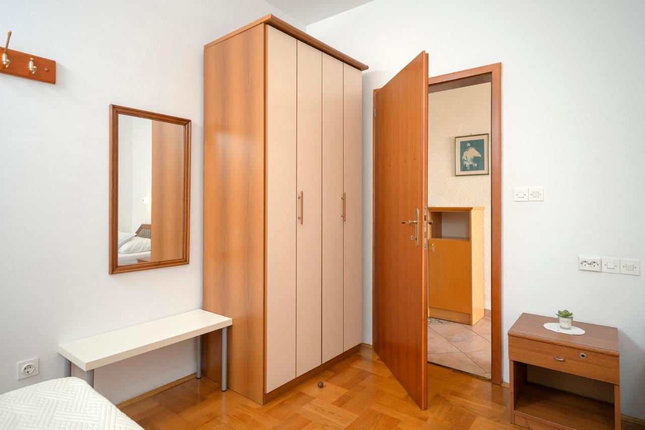 Apartment Nela Kalina Jelsa  Bagian luar foto