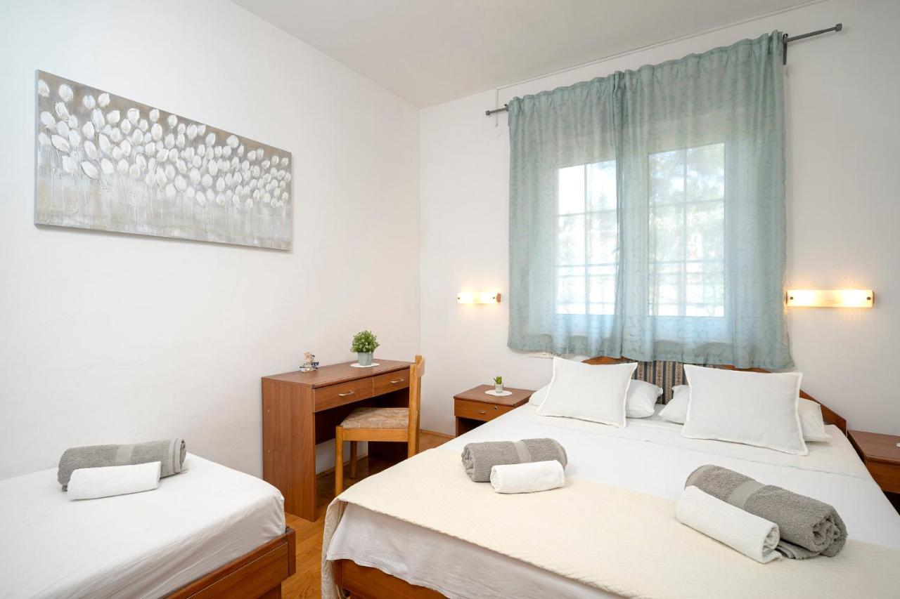 Apartment Nela Kalina Jelsa  Bagian luar foto