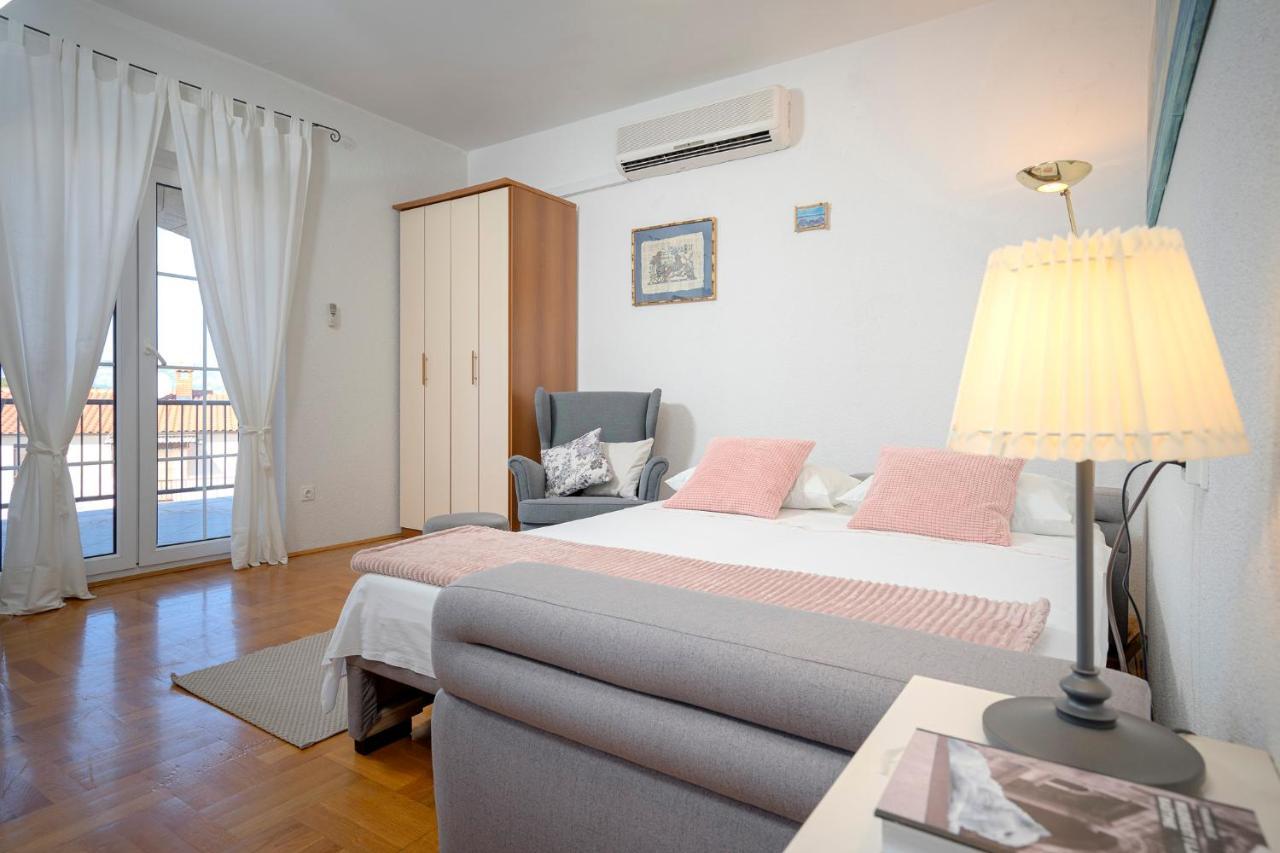 Apartment Nela Kalina Jelsa  Bagian luar foto