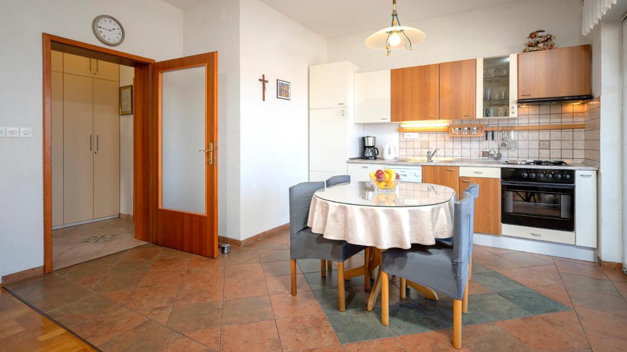 Apartment Nela Kalina Jelsa  Bagian luar foto