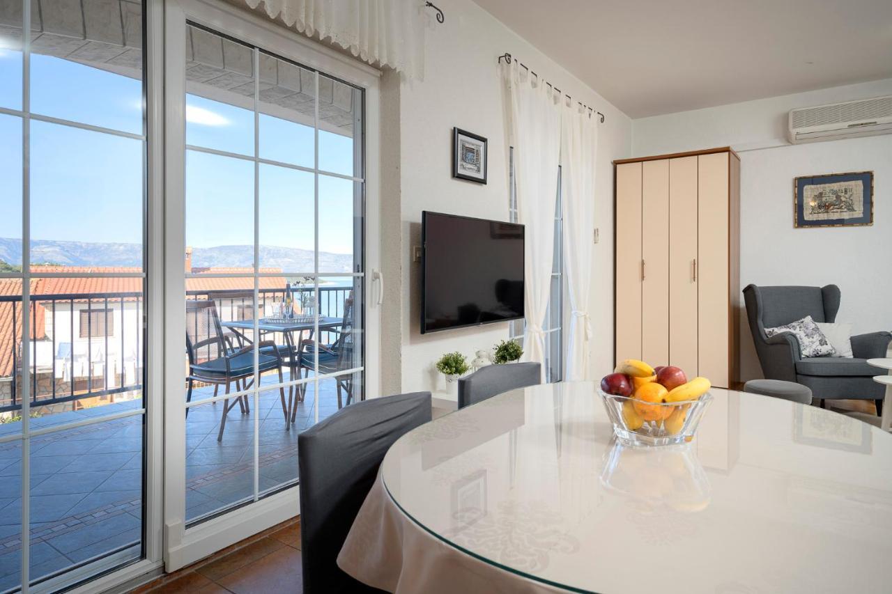 Apartment Nela Kalina Jelsa  Bagian luar foto