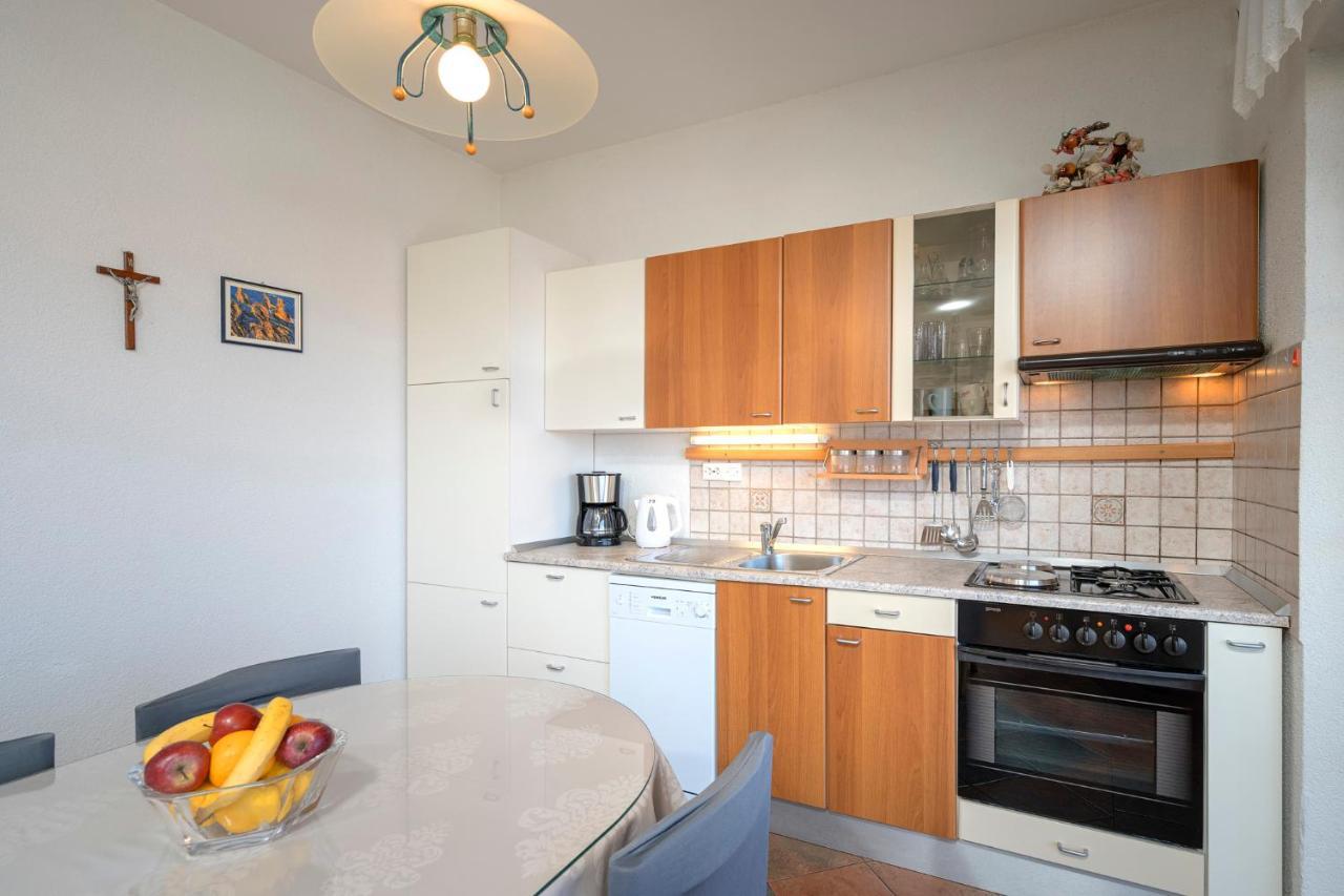 Apartment Nela Kalina Jelsa  Bagian luar foto