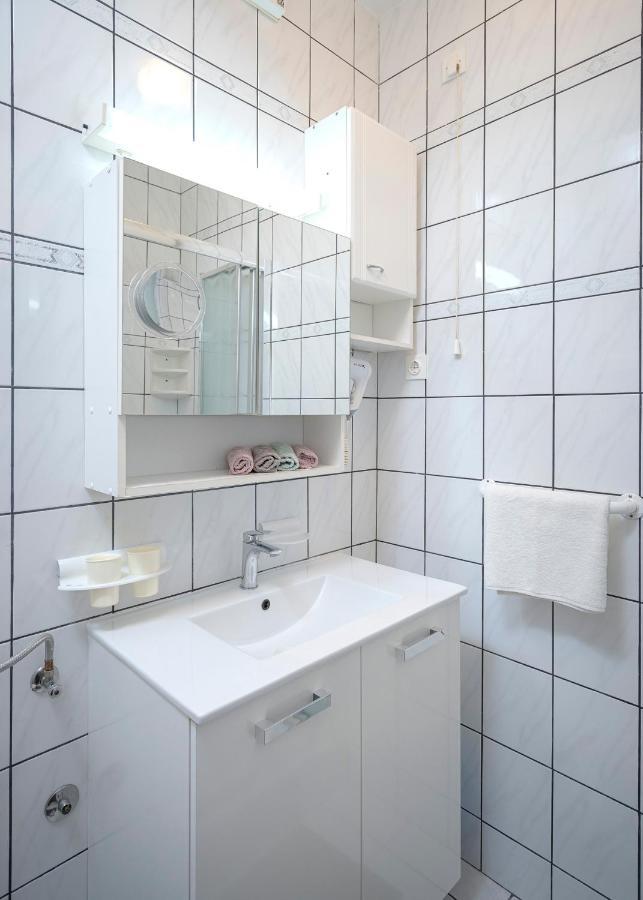 Apartment Nela Kalina Jelsa  Bagian luar foto